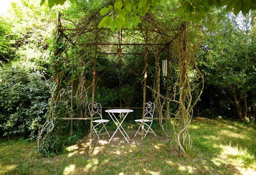 تختخواب و صبحانه Maison Piloni