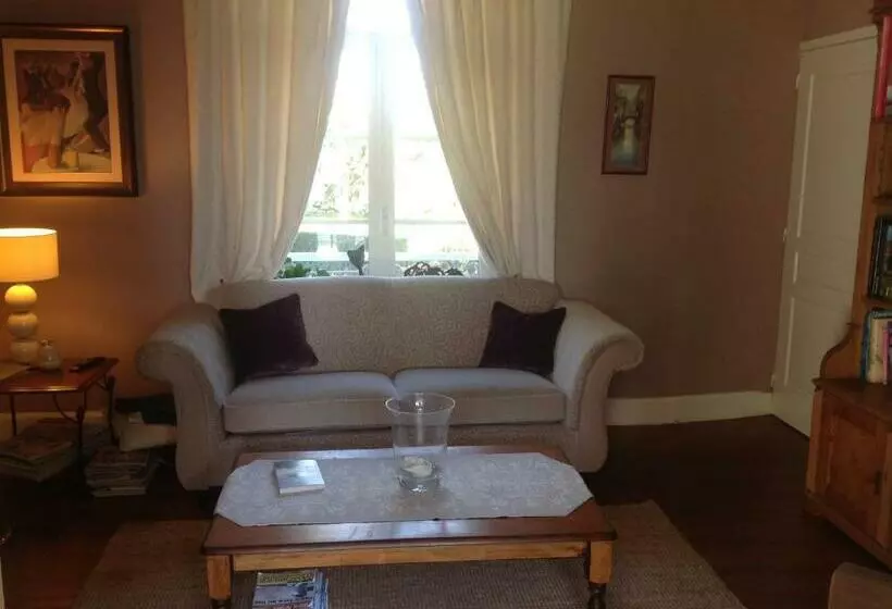 Aamiaismajoitus (B&B) Villa Chanteraine