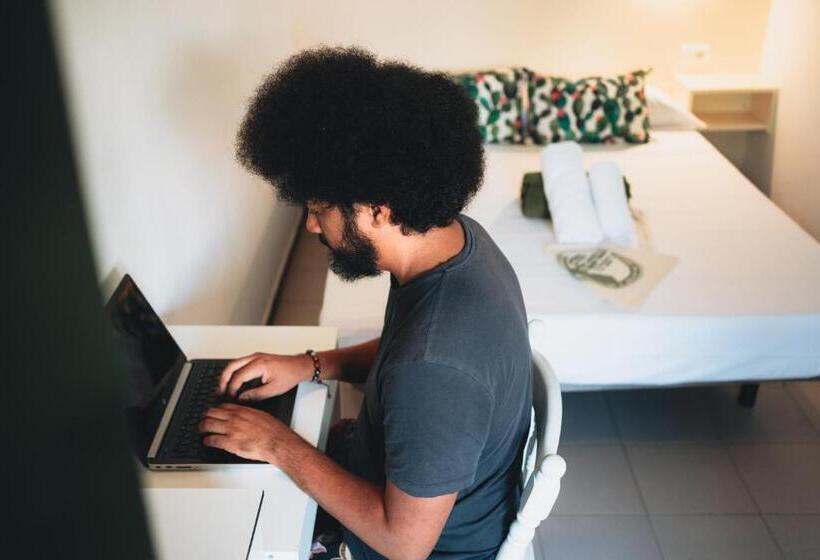 پانسیون Cactus Hostel