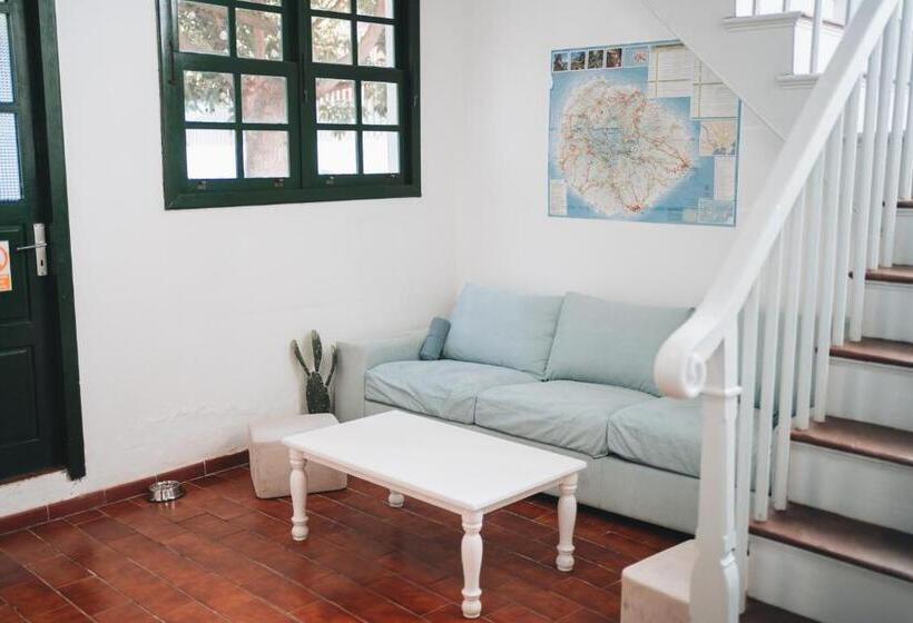 پانسیون Cactus Hostel