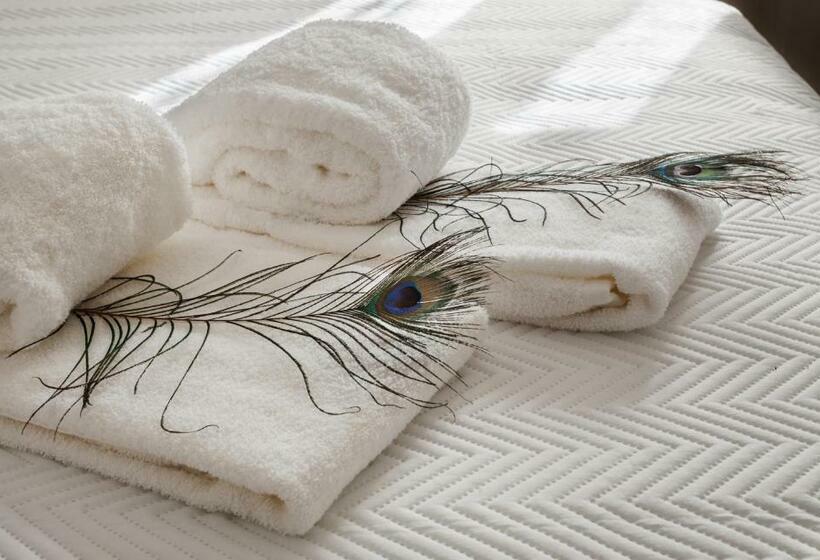 پانسیون Peacock House