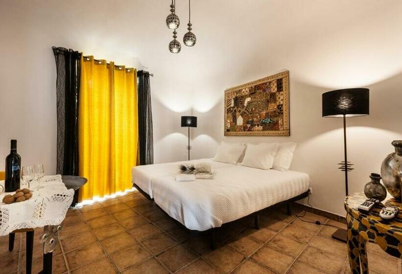 پانسیون Peacock House