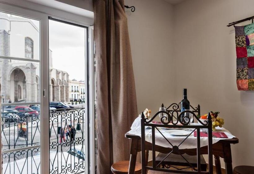 پانسیون Peacock House