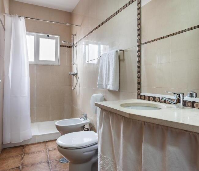 پانسیون Peacock House