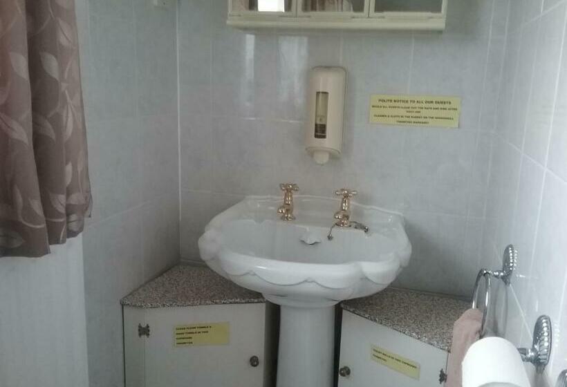 פנסיון Y Not Guest House