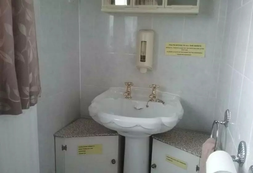 Majatalo Y Not Guest House