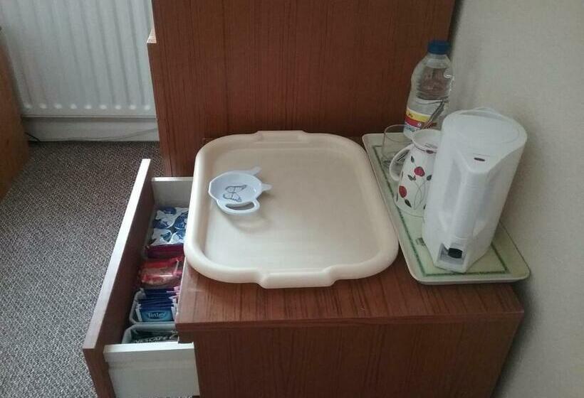 פנסיון Y Not Guest House