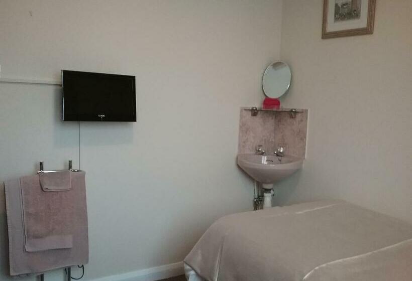 פנסיון Y Not Guest House