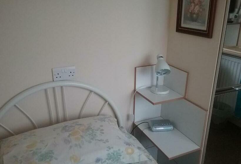 פנסיון Y Not Guest House