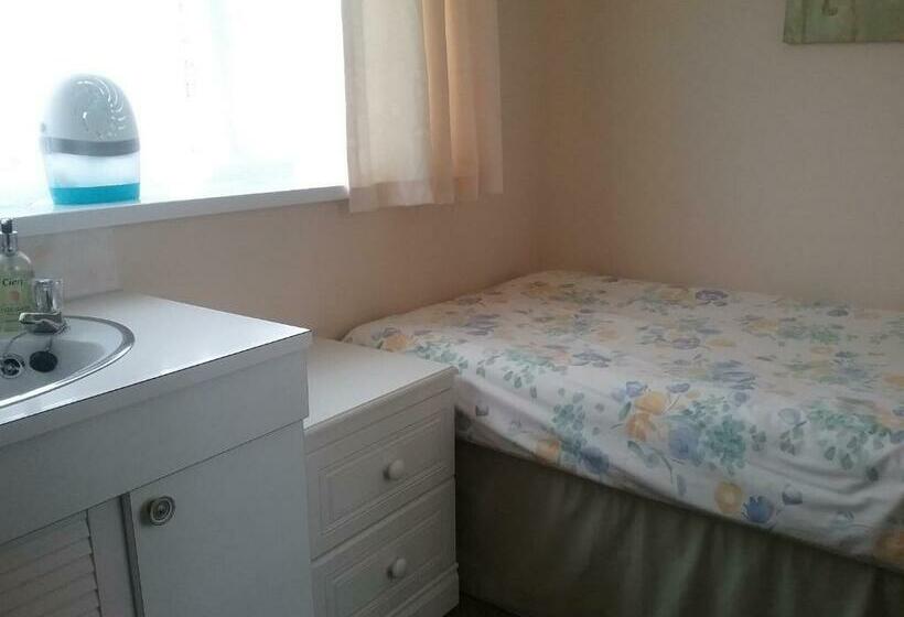 פנסיון Y Not Guest House