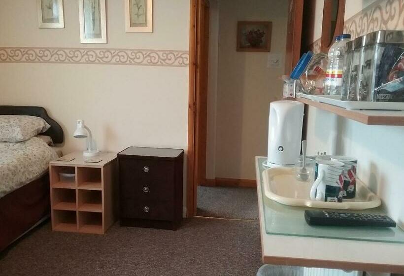 פנסיון Y Not Guest House