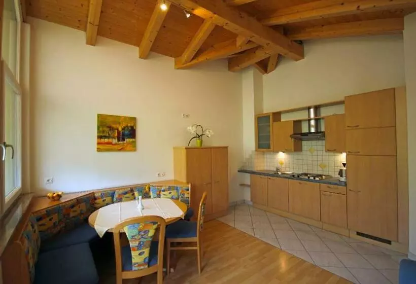 Aamiaismajoitus (B&B) Garni Sonnblick