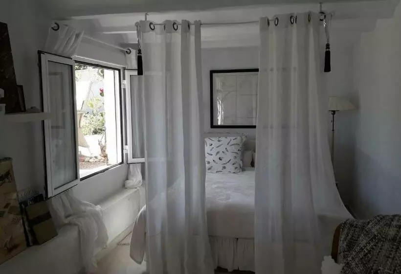تختخواب و صبحانه Casa Blanca