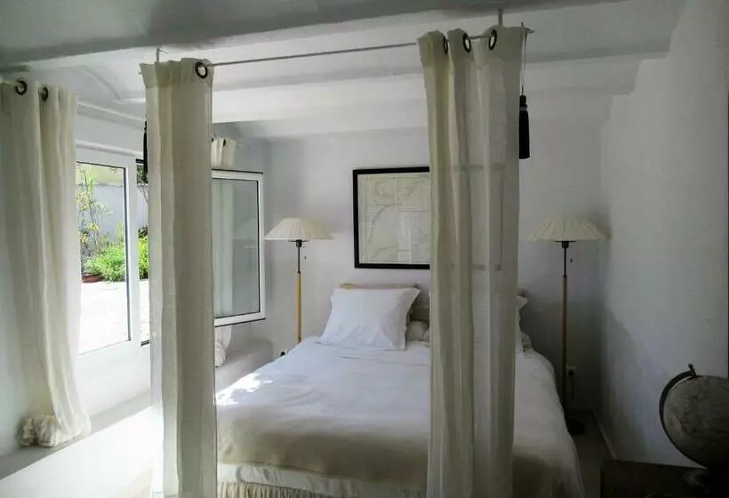 تختخواب و صبحانه Casa Blanca
