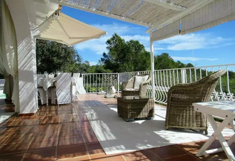 تختخواب و صبحانه Casa Blanca