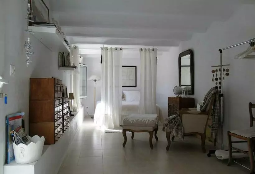 تختخواب و صبحانه Casa Blanca