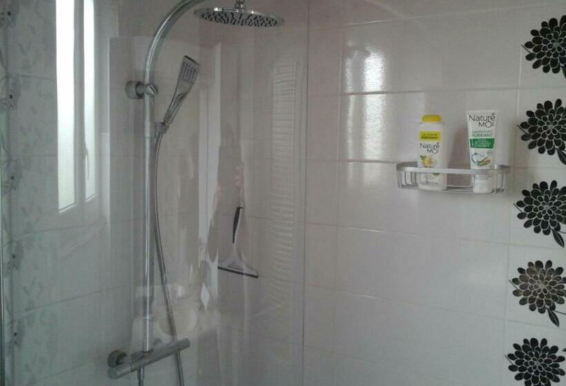 ベッドアンドブレックファースト Chez Evelyne Chambre D Hôtes Chez L Habitant