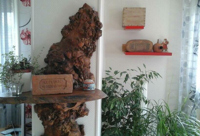 ベッドアンドブレックファースト Chez Evelyne Chambre D Hôtes Chez L Habitant