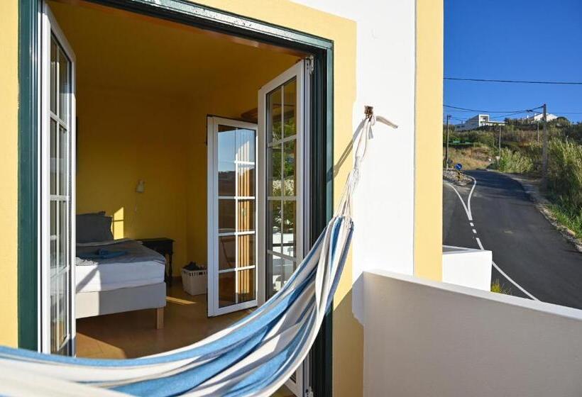 צימר Surf Lodge   Villa Dos Irmãos