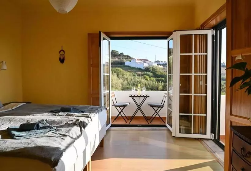 Bed and Breakfast Surf Lodge   Villa Dos Irmãos