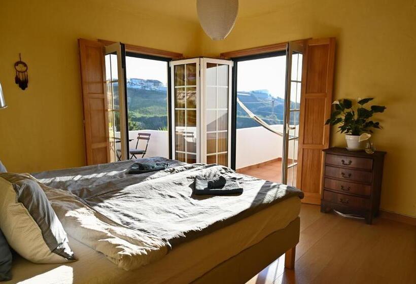 צימר Surf Lodge   Villa Dos Irmãos