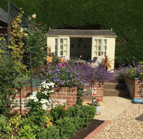 Bed and Breakfast St Leonards Farmhouse