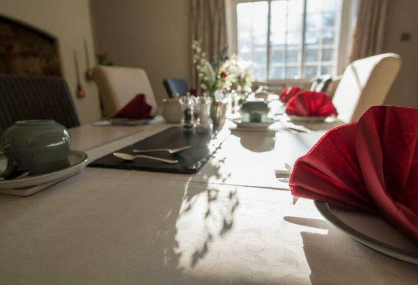 Bed and Breakfast St Leonards Farmhouse