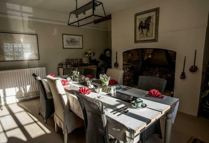 Bed and Breakfast St Leonards Farmhouse