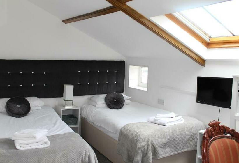 ベッドアンドブレックファースト Boars Head Boutique