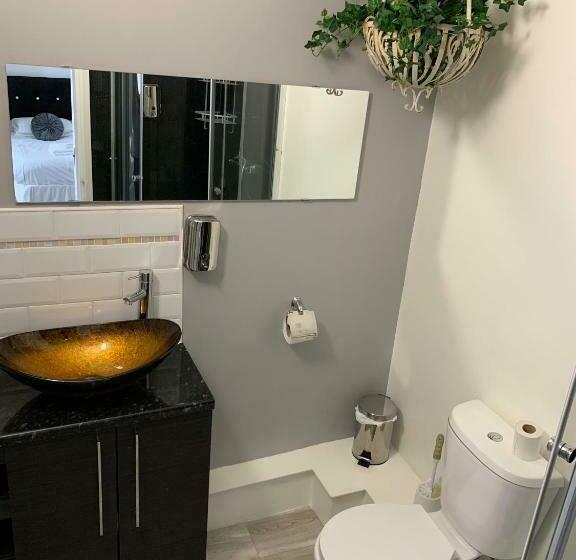 ベッドアンドブレックファースト Boars Head Boutique