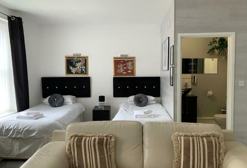 ベッドアンドブレックファースト Boars Head Boutique