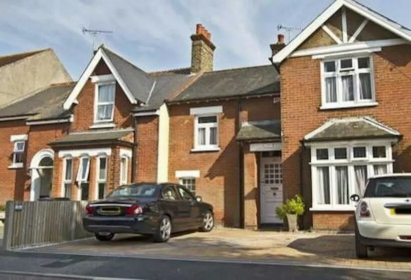 ベッドアンドブレックファースト Endearing Edwardian House In Quaint Deal, Kent