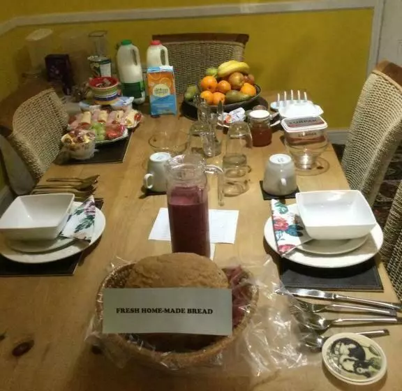 ベッドアンドブレックファースト Endearing Edwardian House In Quaint Deal, Kent