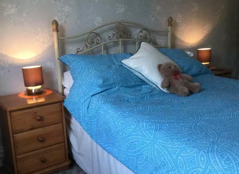 ベッドアンドブレックファースト Endearing Edwardian House In Quaint Deal, Kent