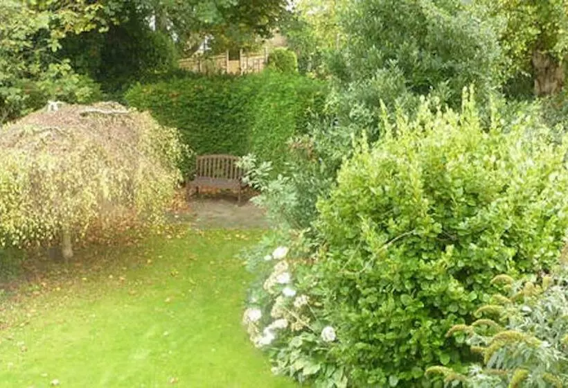 ベッドアンドブレックファースト Endearing Edwardian House In Quaint Deal, Kent