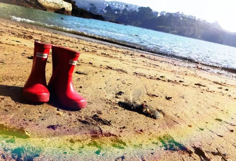 تختخواب و صبحانه Wellingtons