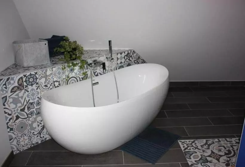 Aamiaismajoitus (B&B) Théière & Couverts   Les Chambres