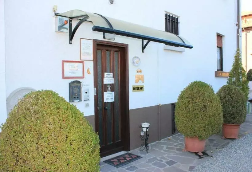 ペンション Carlo Cacciami