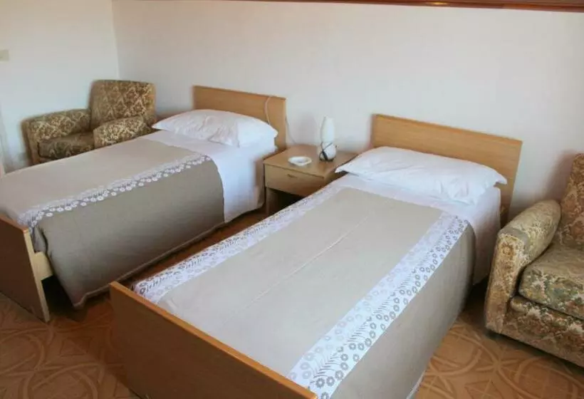 ペンション Carlo Cacciami