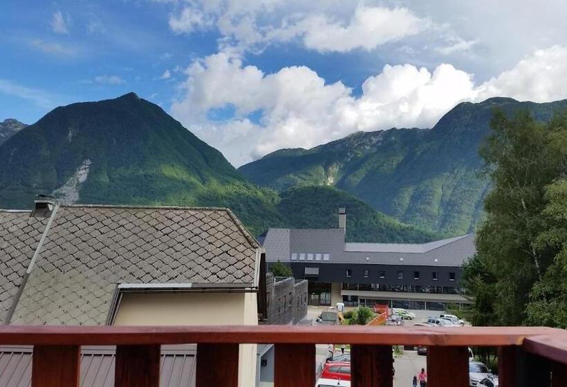 هاستل Thirsty River Rooms