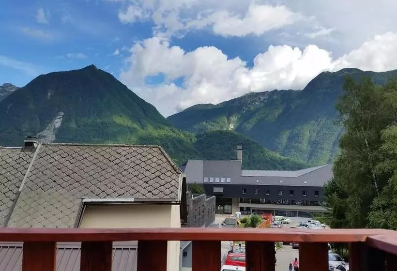 هاستل Thirsty River Rooms