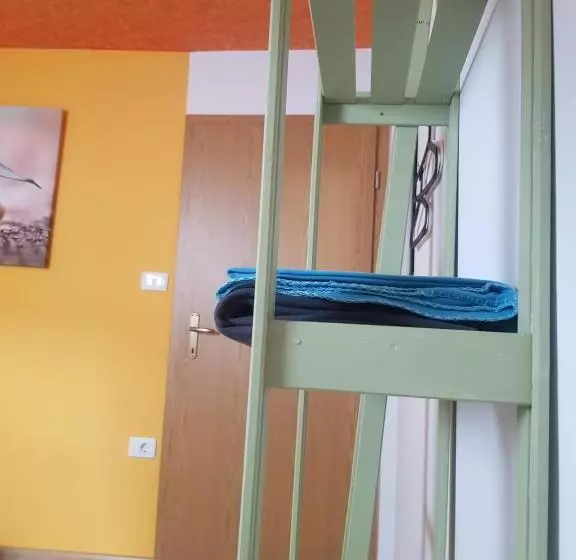 هاستل Thirsty River Rooms