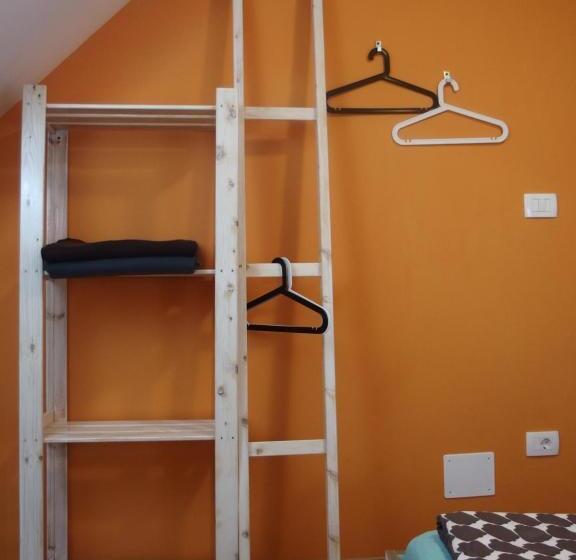 هاستل Thirsty River Rooms