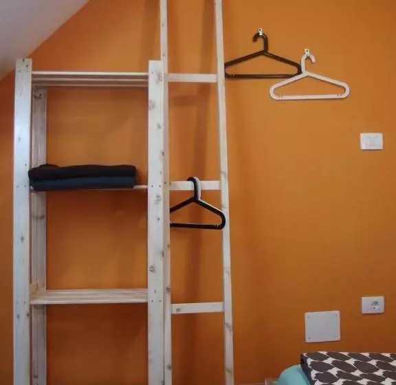 هاستل Thirsty River Rooms