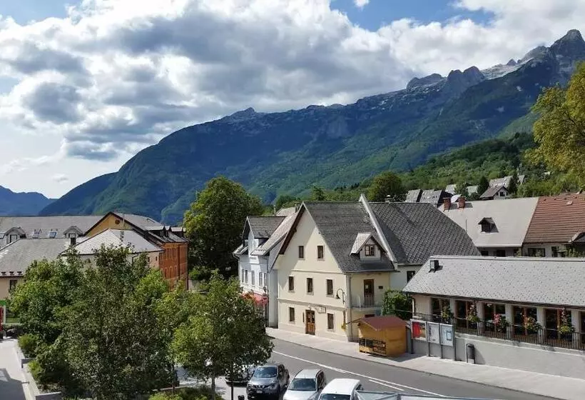 هاستل Thirsty River Rooms