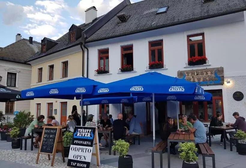 هاستل Thirsty River Rooms