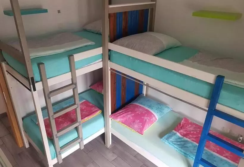 هاستل Thirsty River Rooms