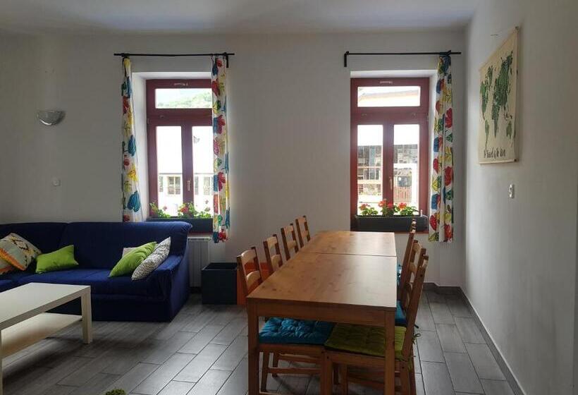 هاستل Thirsty River Rooms