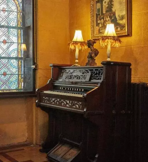تختخواب و صبحانه Chateau De La Grand Maison