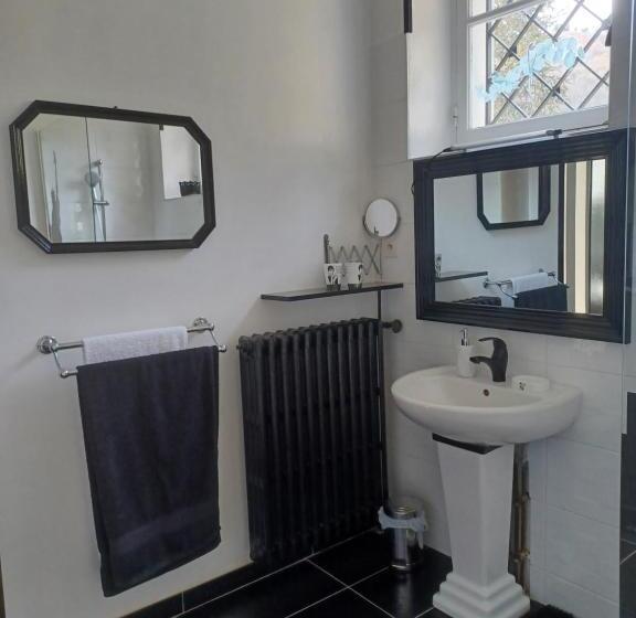 تختخواب و صبحانه Ma Promesse